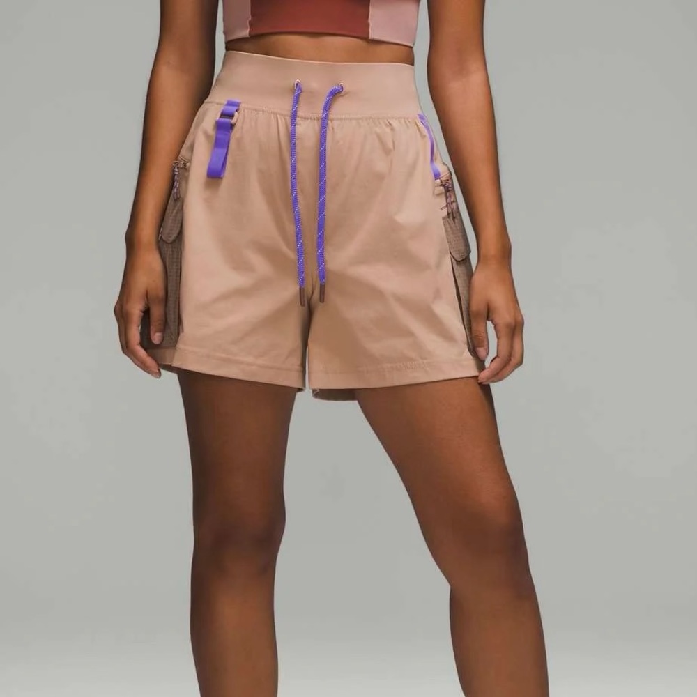 Lululemon Multi-Pocket Cargo High-Rise Hiking Short 5"